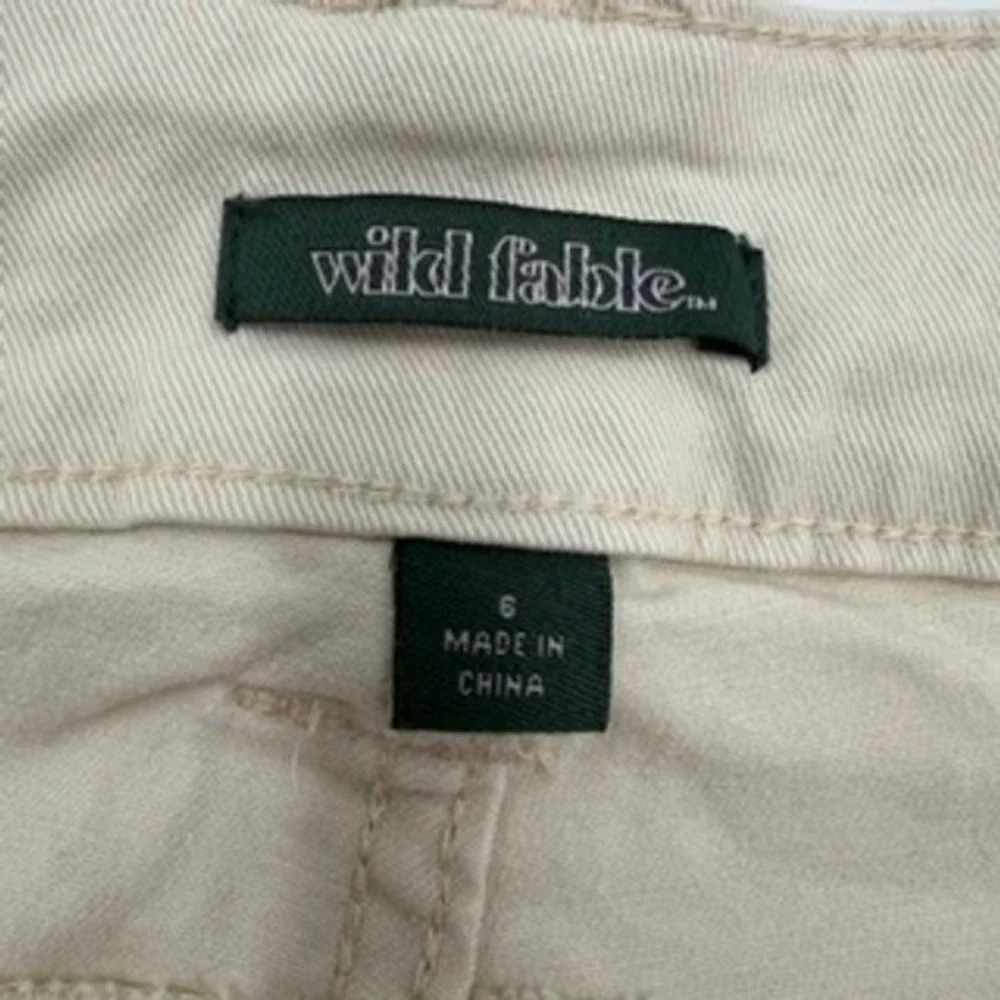 Wild Fable Cream Carpenter jorts High Rise Wide Leg Bear Charm‎ Size 6 NEW